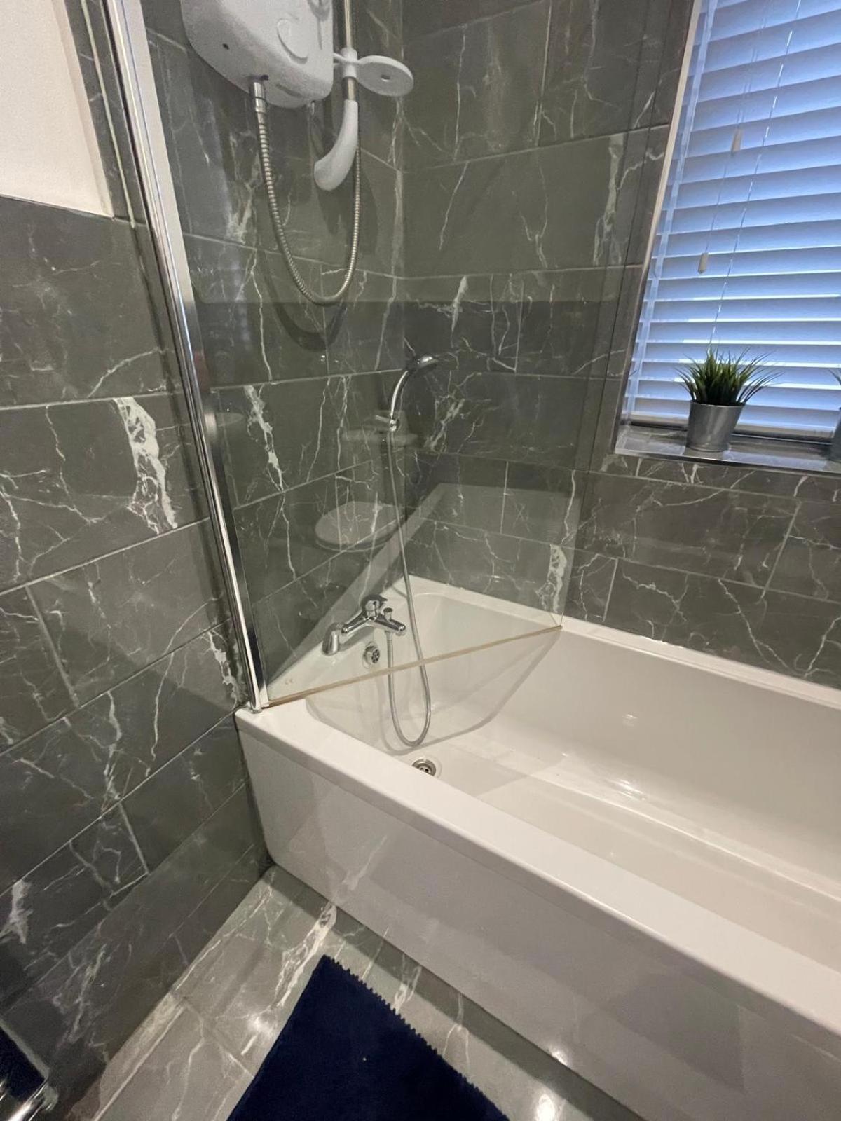 Spacious 2 Bedroom Apartment Liverpool Extérieur photo
