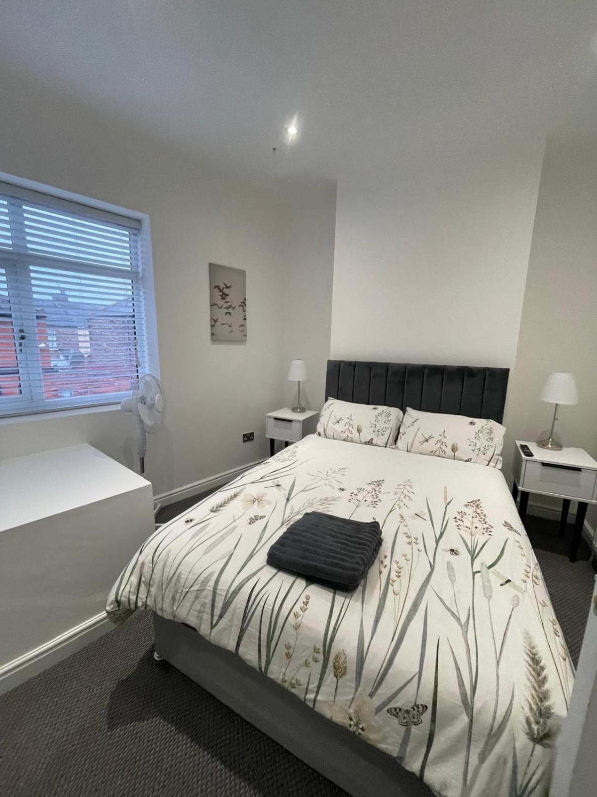Spacious 2 Bedroom Apartment Liverpool Extérieur photo