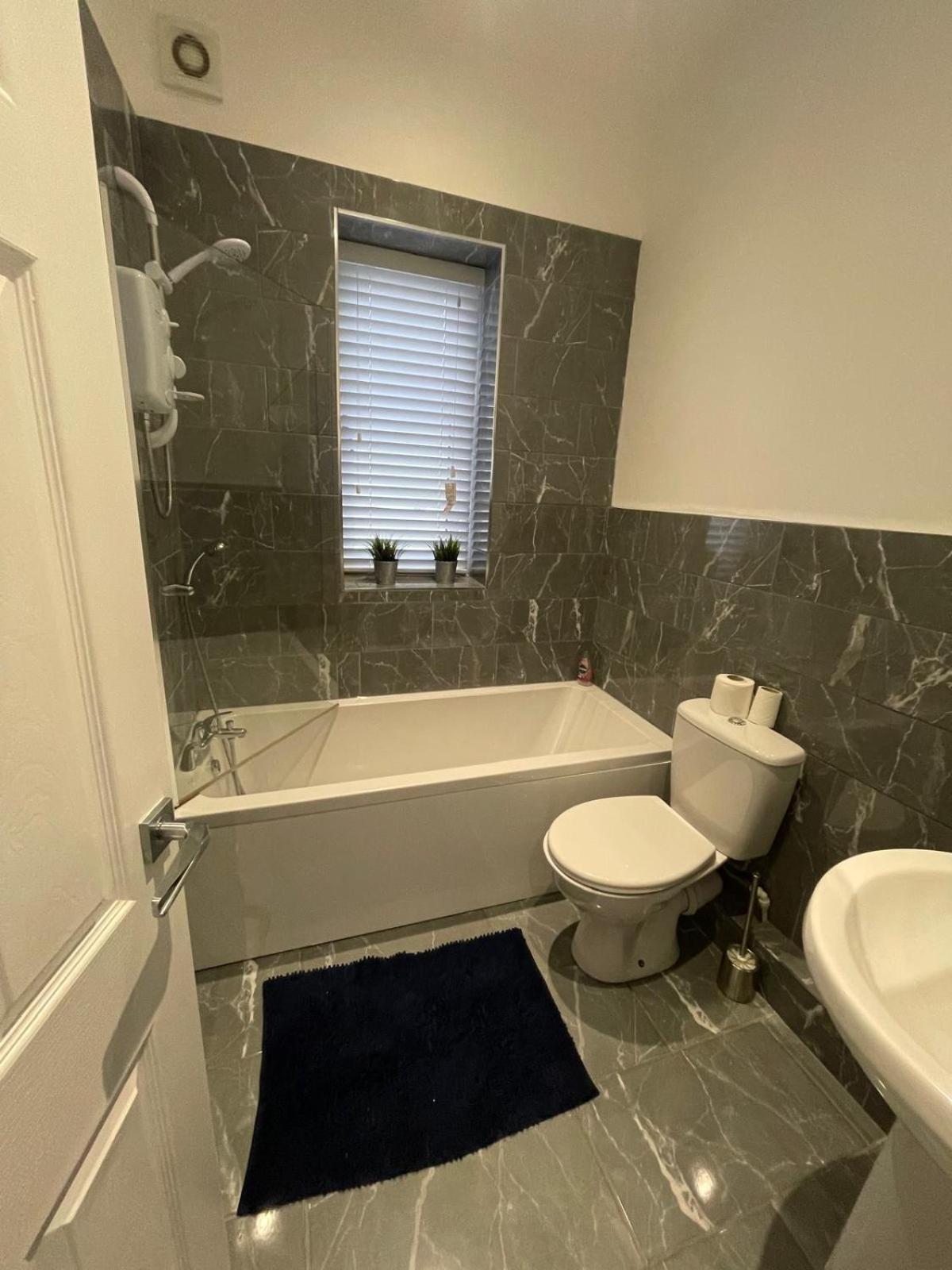 Spacious 2 Bedroom Apartment Liverpool Extérieur photo