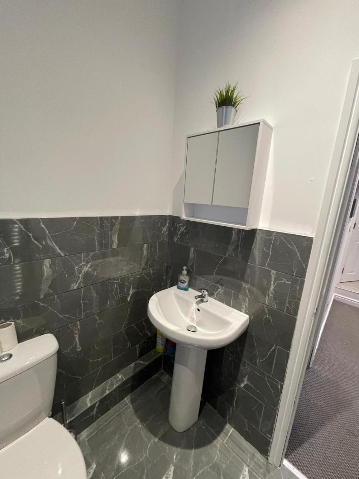 Spacious 2 Bedroom Apartment Liverpool Extérieur photo